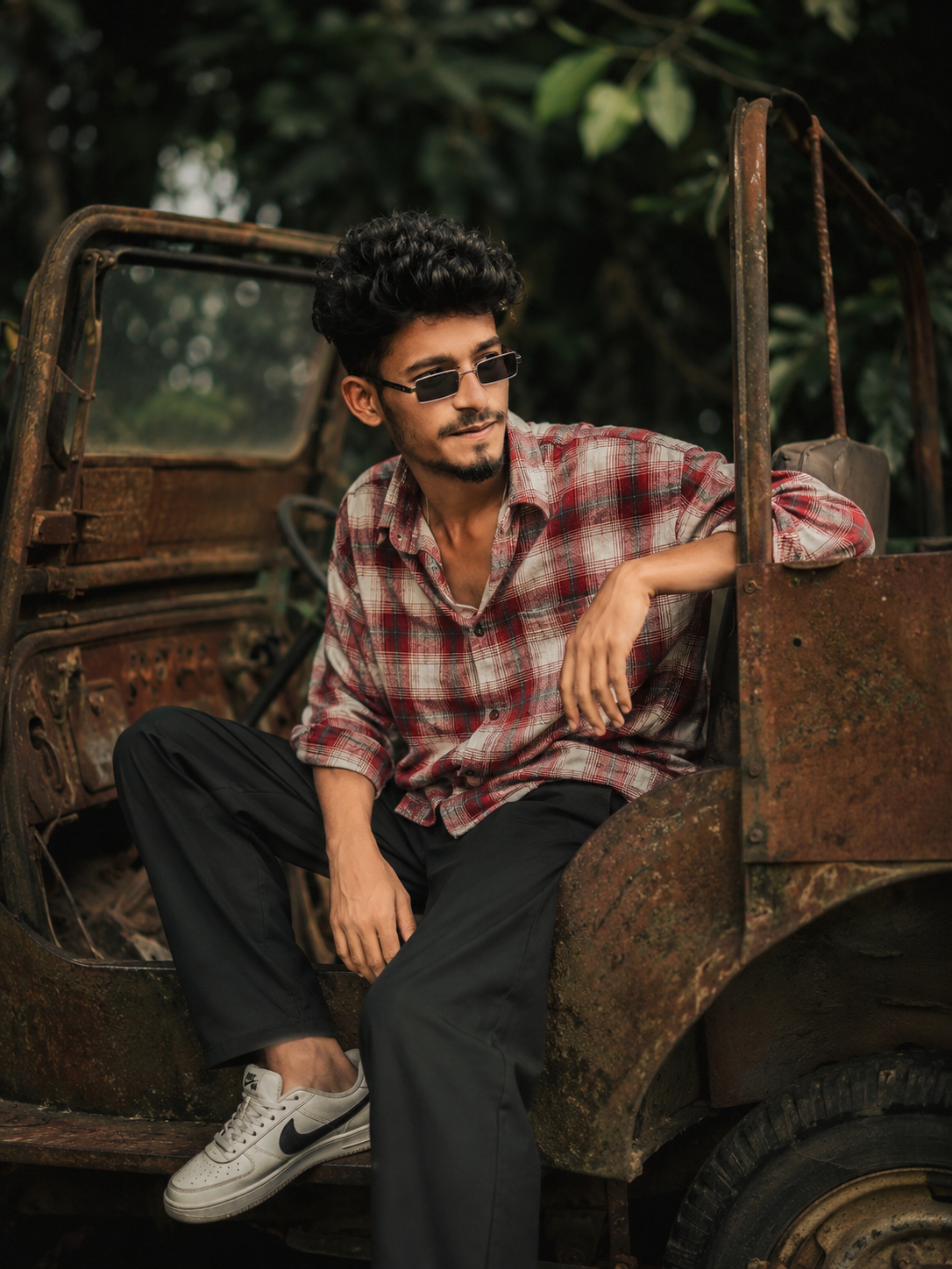 Rusted Jeep Cinematic Portrait | Moody Outdoor Photoshoot